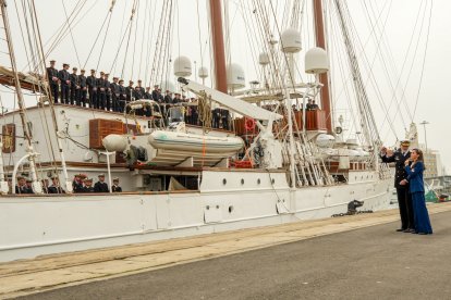 La despedida de la princesa Leonor a bordo del Juan Sebastián Elcano, en imágenes.