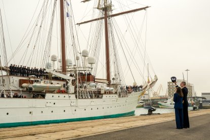 La despedida de la princesa Leonor a bordo del Juan Sebastián Elcano, en imágenes.