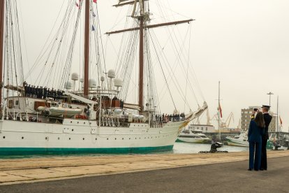 La despedida de la princesa Leonor a bordo del Juan Sebastián Elcano, en imágenes.