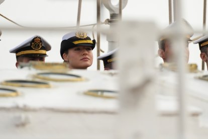La despedida de la princesa Leonor a bordo del Juan Sebastián Elcano, en imágenes.