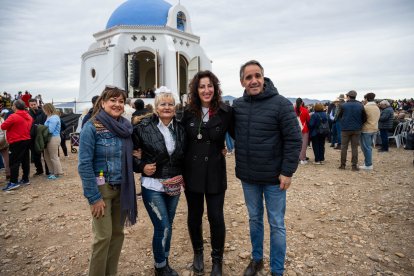 Saludos en la llegada de los representantes institucionales a la ermita de Torregarcía.