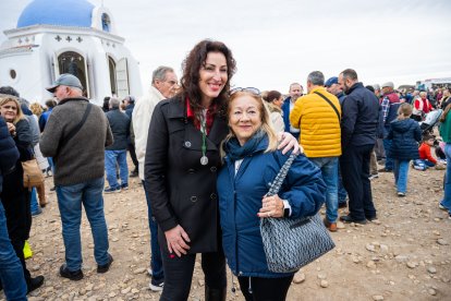 Saludos en la llegada de los representantes institucionales a la ermita de Torregarcía.