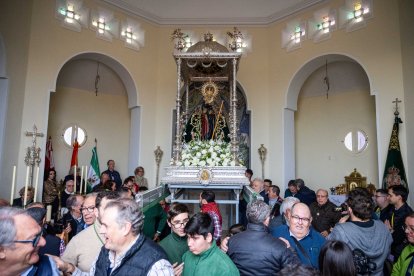 La imagen vicaria de la Virgen del Mar, ya en el interior de la ermita de Torregarcía.