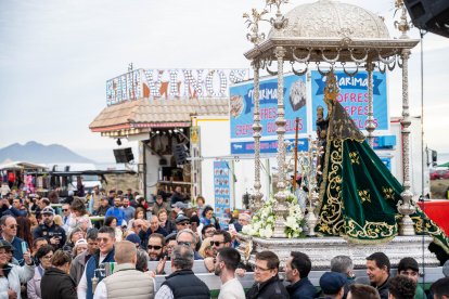 Churros, vinos y la imagen vicaria de la Virgen del Mar: lo típico del día de la Romería.