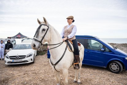 A pie, en coche o a caballo: así llegaron los devotos de la Virgen del Mar a la Romería de Torregarcía.
