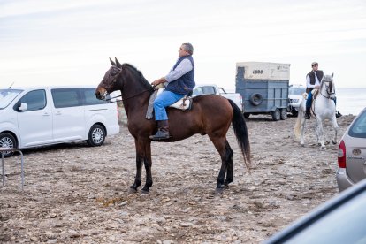 Caballistas en la playa de Torregarcía, con motivo de la romería de la Virgen del Mar.