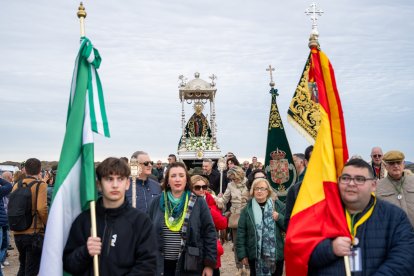 La Virgen del Mar, en su llegada a la playa de Torregarcía en la romería de 2025.
