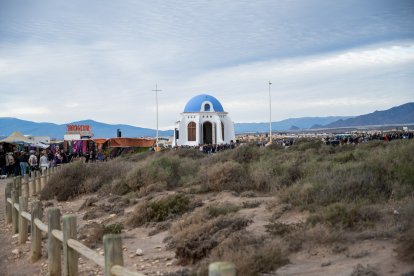 La ermita de Torregarcía, en el día grande de la romería de la Virgen del Mar.