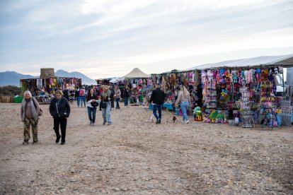 La feria y mercadillo que se instala habitualmente en el domingo de Romería en Torregarcía.