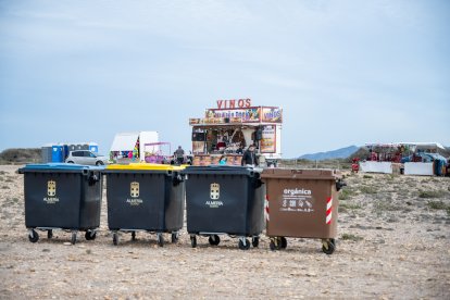 La feria y mercadillo que se instala habitualmente en el domingo de Romería en Torregarcía.