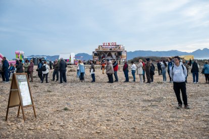 Colas para disfrutar de los primeros churros de la mañana en la Romería de Torregarcía.