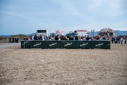 La Hermandad del Amor instaló su ambigú como cada año en la playa de Torregarcía.