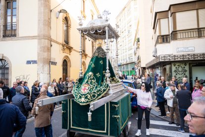 Salida de la Virgen del Mar desde el Santuario tras la misa de romeros con la que arrancó la Romería.