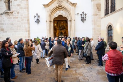 Salida de la Virgen del Mar desde el Santuario tras la misa de romeros con la que arrancó la Romería.