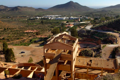 Restos de arqueología industrial de las antiguas minas de oro de Rodalquilar.