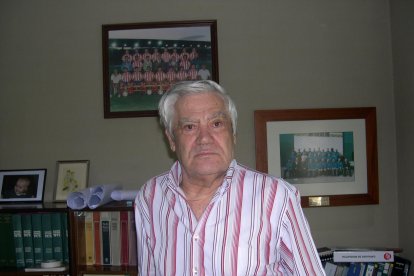 Antonio Gómez Pomares en su despacho en el corazón de la casa.