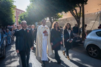 Autoridades políticas, judiciales, militares y eclesiásticas procesionaron junto con los vecinos del casco histórico.