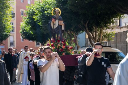 San Antón posesionó por las calles del casco histórico de Almería.
