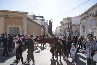 San Antón posesionó por las calles del casco histórico de Almería.