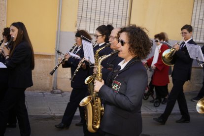 San Antón posesionó por las calles del casco histórico de Almería con las notas de la Agrupación Musical San Indalecio de La Cañada.