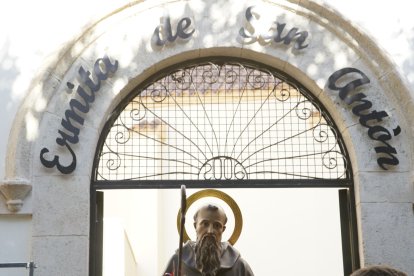 San Antón posesionó por las calles del casco histórico de Almería.