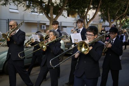 San Antón posesionó por las calles del casco histórico de Almería con la Agruación Musical San Indalecio de La Cañada.