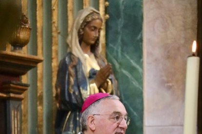 El obispo, en San Pedro.