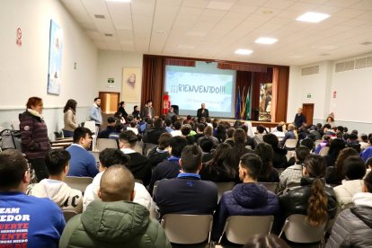 El obispo, en el colegio María Inmaculada.