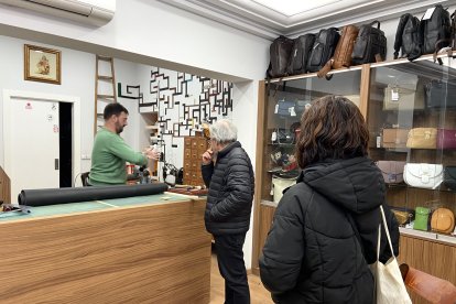 Clientes esperando a ser atendidos.