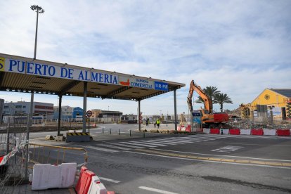 Imágenes de la demolición del puesto de control