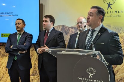 Raúl Martínez, alcalde de Macael, presenta el proyecto del Parque Minero de la localidad.