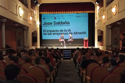Ricardo Céspedes, gerente de LA VOZ, durante la inauguración del evento junto a José Saldaña.