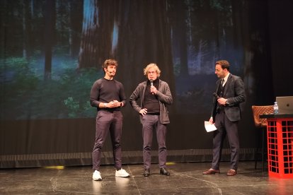 José Saldaña junto a Juan Felipe Navarro, presidente del Club de Marketing de Almería y Ricardo Céspedes, gerente de LA VOZ. 