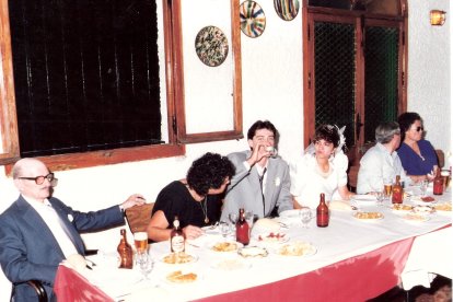 José Miguel y Mari Carmen en la mesa presidencial con los padrinos.