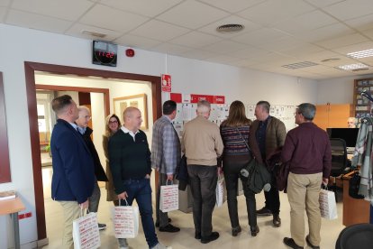 Tras el desayuno, los suscriptores digitales pudieron visitar la redacción de La Voz de Almería.