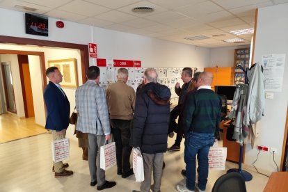 Tras el desayuno, los suscriptores digitales pudieron visitar la redacción de La Voz de Almería.