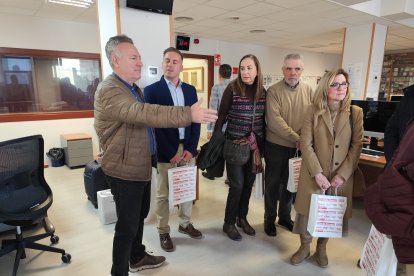 Tras el desayuno, los suscriptores digitales pudieron visitar la redacción de La Voz de Almería.
