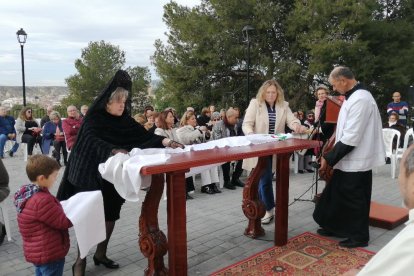Misa de bendición de la ermita de la Santa Cruz tras la restauración.