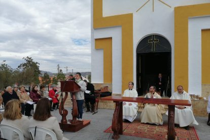 Misa de bendición de la ermita de la Santa Cruz tras la restauración.