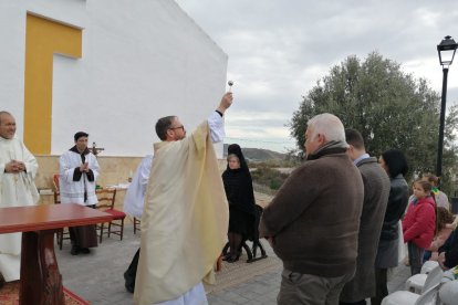 Misa de bendición de la ermita de la Santa Cruz tras la restauración.