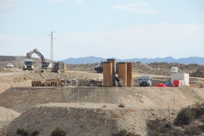 Maquinaria trabajando para la nueva infraestructura.