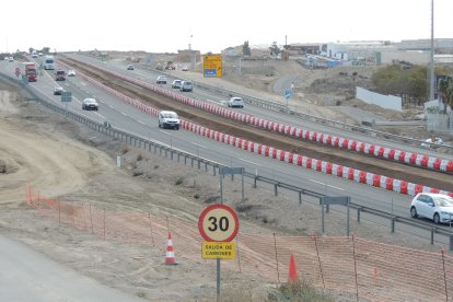 Señalización en la carretera que sube a lo que era el viejo campo de Las Ericas.