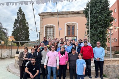 Miembros de la Asociación de María Auxiliadora y colaboradores trabajaron en las Migas de Don Bosco.