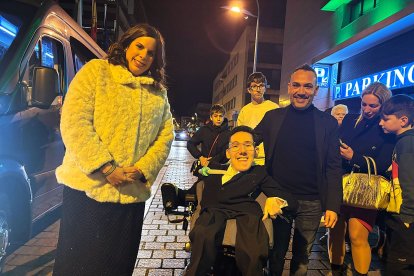 Almudena Morales, Brian Albacete (Braineitor) y su padre, Paco Albacete (Papaneitor).