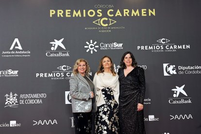 Gracia Baquero, diputada de Cultura de la Diputación de Huelva; Marta Velasco, presidenta de la Academia de Cine de Andalucía; y Almudena Morales, diputada de Cultura, Cine e Identidad Almeriense de la Diputación de Almería.