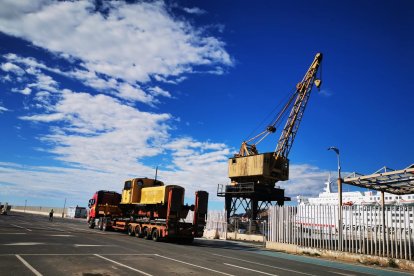 La grúa y la locomotora se encuentran ahora en el Muelle de Levante.