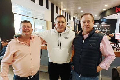 Ginés, de Explotaciones Hermanos Chumbos (Pulpí), con Pedro y Nicolás, de Agro Red and Green.