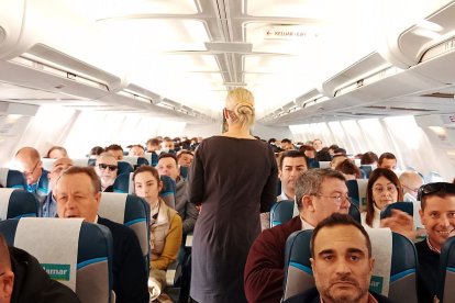 La expedición almeriense, en el avión. 