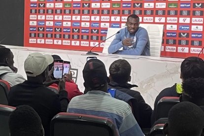 Bruno Langa en rueda de prensa.