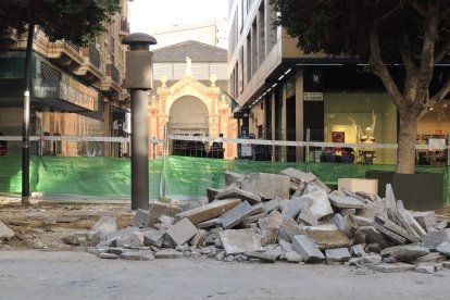 Al fondo el acceso del Mercado Central.